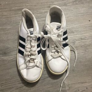 Womans tennise shoes